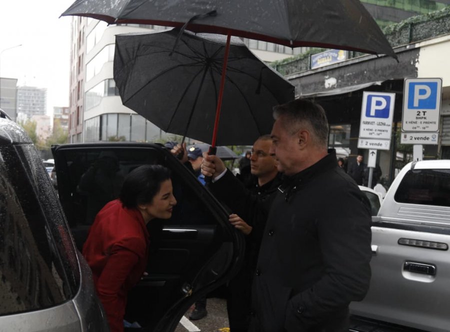 U pezullua nga detyra/ GJKKO tërhiqet për vendim për Ballukun dhe 2 bashkëpunëtorët e saj  