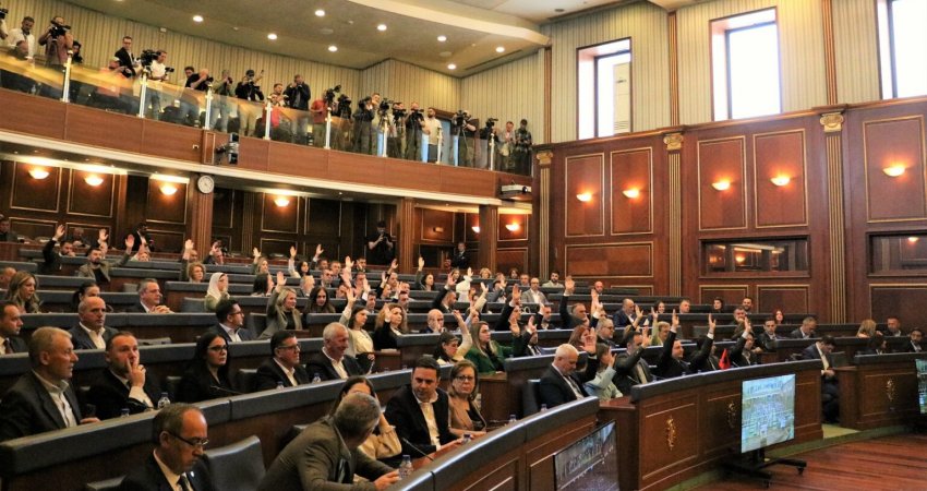 Legjislatura e nëntë: 63 seanca, 12 orë e gjysmë punë