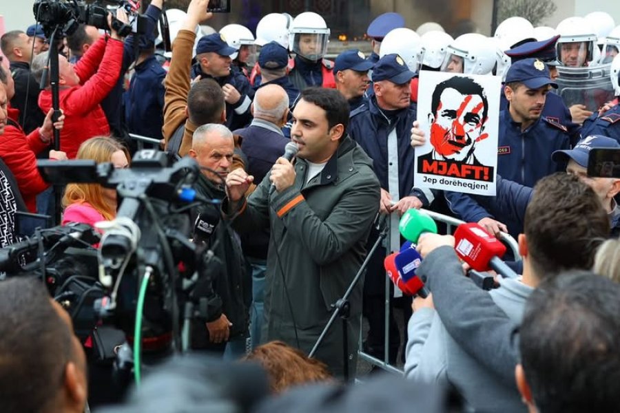 Në biseda me Berberin? Reagon Këlliçi: Shpifje, çështjen do ta ndjek në rrugë gjyqësore...