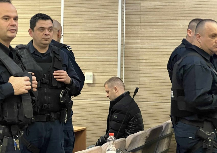 Vrasja e Liridona Ademajt, me duar të lidhura Naim Murseli dhe të tjerët dalin para gjykatës