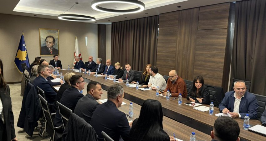 Gati tri orë që nga nisja e mbledhje së Kryesisë së LDK-së ku pritet të caktohet kandidati për kryeministër