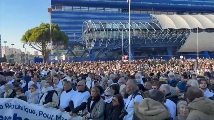 Mijëra njerëz marshojnë në Marsejë për të denoncuar dhunën ndaj drogës pas vrasjes së vëllait të aktivistit