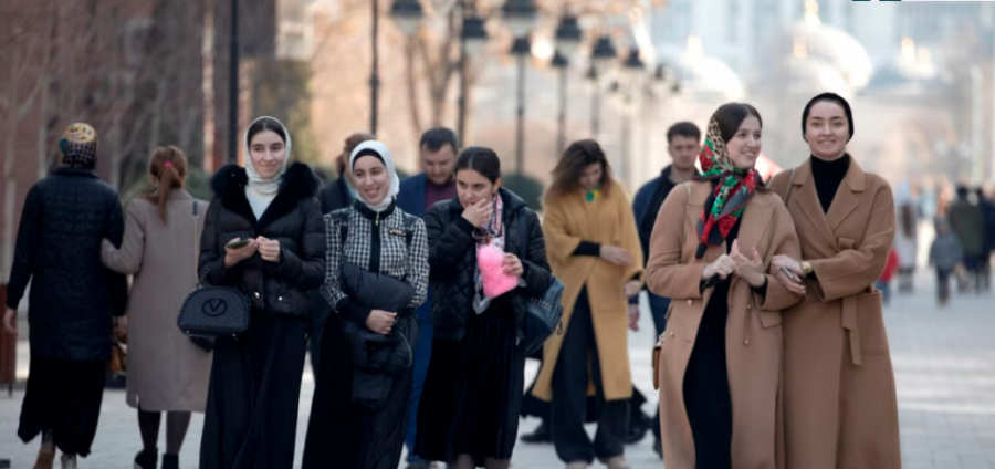 Kufizimet e reja për veshjen ‘synojnë kontrollin’ ndaj grave në Çeçeni