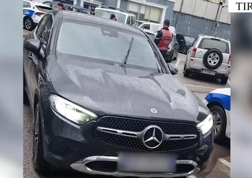 Trafikonin nga Italia në Shqipëri automjete luksoze të vjedhura, shpallën në kërkim dy persona