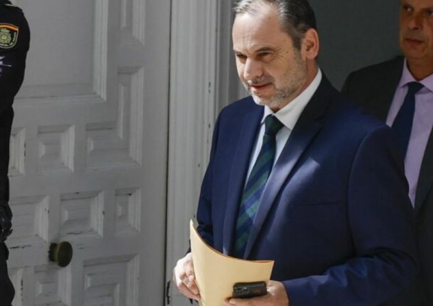 Spanjë, ish-ministri i Transportit, José Luis Ábalos, lihet në paraburgim i akuzuar për korrupsion