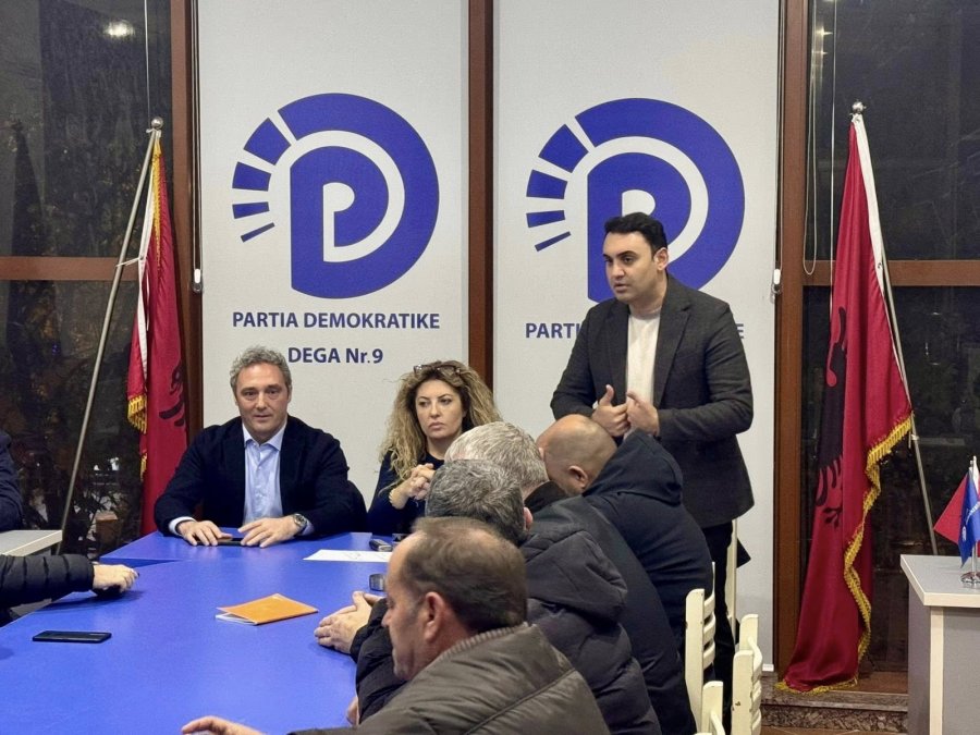 Të hënën e 1 dhjetorit foltorja e radhës e opozitës para kryeministrisë, Këlliçi takim me drejtuesit PD në degën 9: Të vijojmë qëndresën