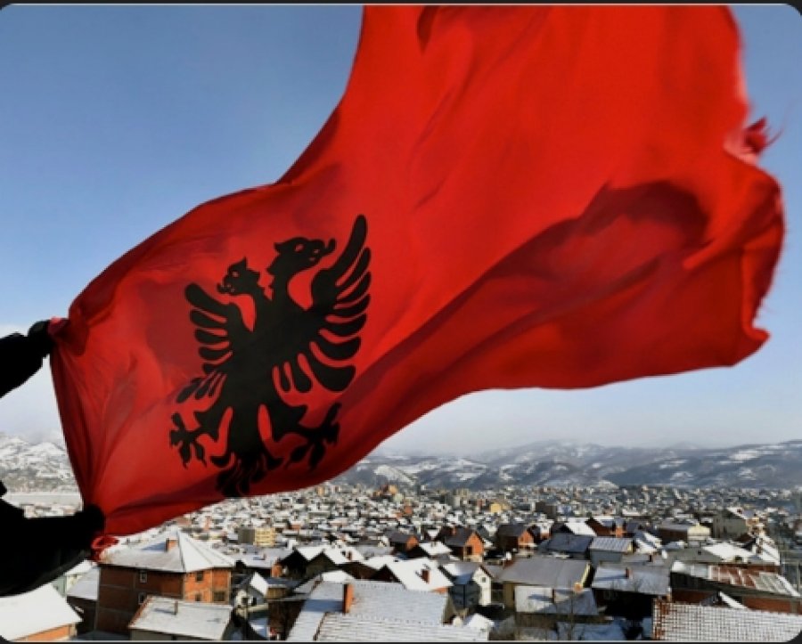 Kush janë qytetet që valëvitën flamurin kuq e zi më 27 Nëntor 1912?