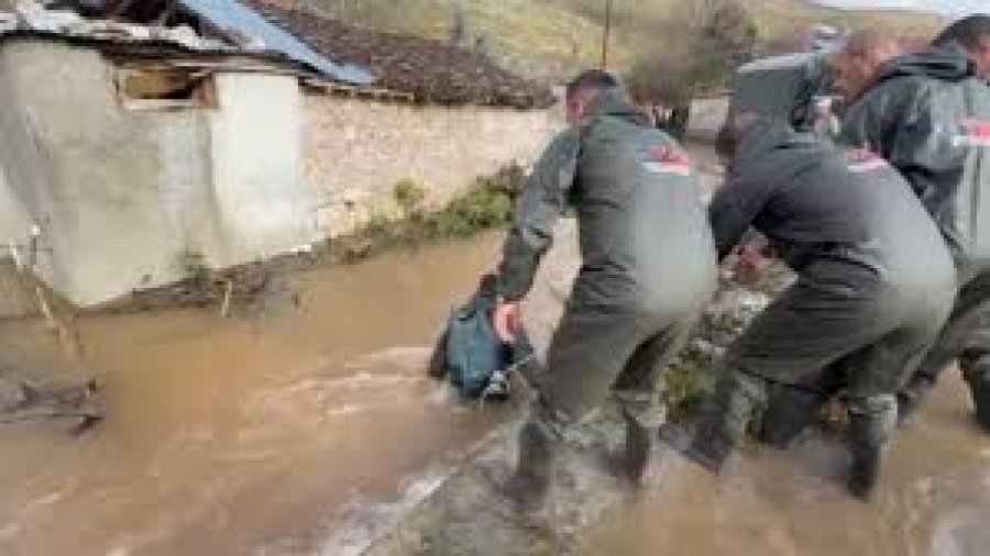 E rëndë në Elbasan/ 39-vjeçari i dehur mbytet në përroin e fshatit Mlizë