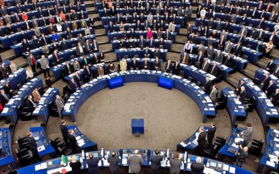Marrëveshja për paqe në Ukrainë/ Parlamenti Europian: Asnjë territor ukrainas nuk do të dërgohet në Rusi