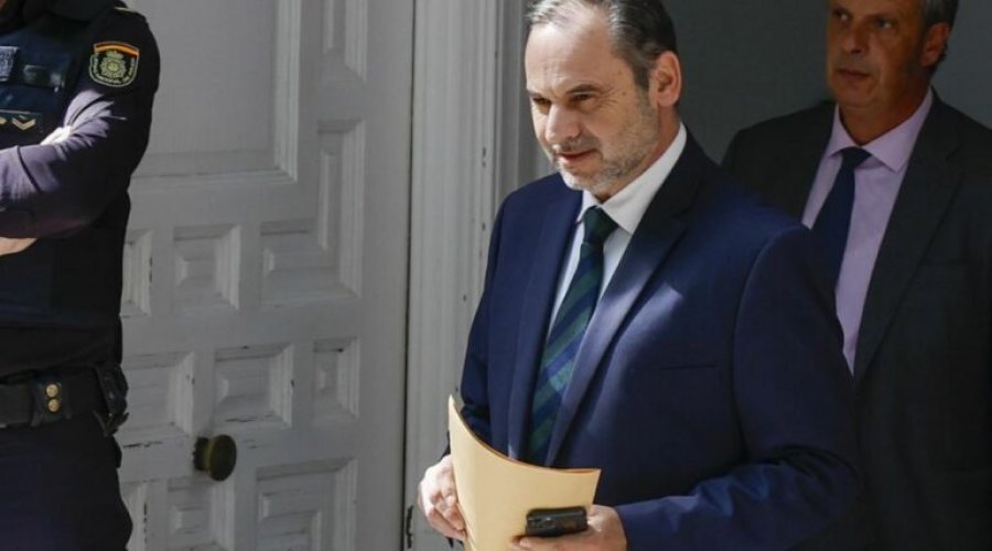 Spanjë, ish-ministri i Transportit, José Luis Ábalos, lihet në paraburgim i akuzuar për korrupsion