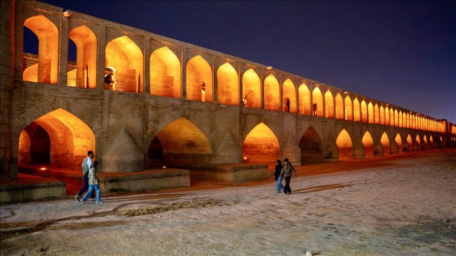 Thahet lumi Zayandeh, një nga burimet më të rëndësishme të ujit në Iran