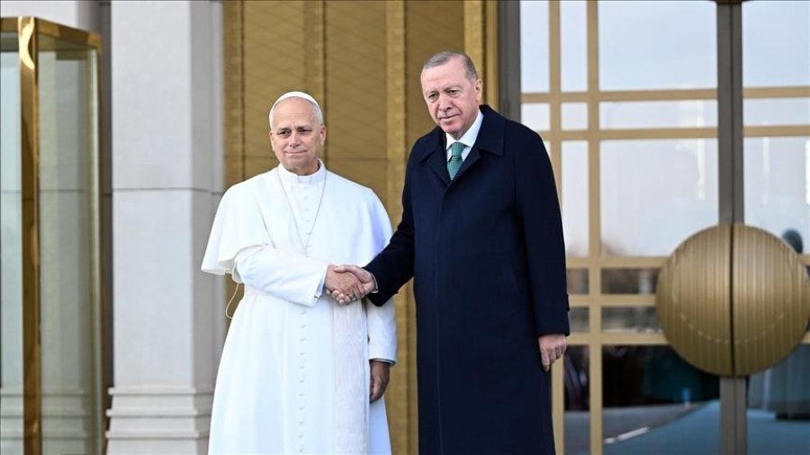 Presidenti Erdogan pret në Ankara Papa Leonin