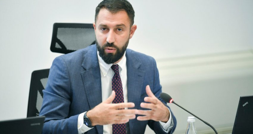 “I çoi duart lart, ma tregoi armën, si rrugaq”, flet personi që thotë se u kërcënua nga ministri Elbert Krasniqi