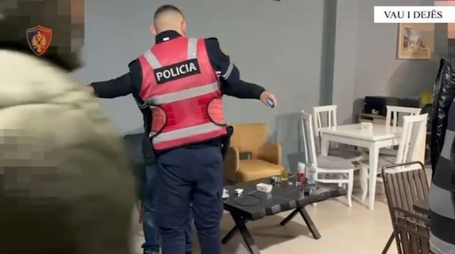 Dy të arrestuar në Shkodër, njëri kapet me pistoletë, tjetri me kanabis