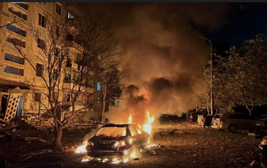 Sulmi i gjerë rus gjatë natës në Ukrainë vret tre persona dhe plagos dhjetëra të tjerë