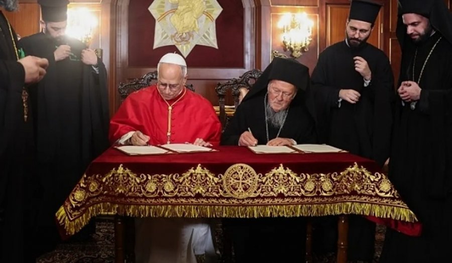 Papa Leo XIV nënshkruan deklaratën me Patriarkun Bartolomeu dhe viziton Xhaminë Blu