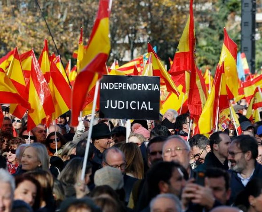 Protestat në Madrid, thirrje për dorëheqjen e Sanchez dhe zgjedhje të parakohshme