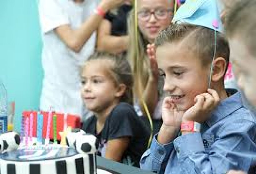 Katër të vrarë në një të shtëna në festën e ditëlindjes së një fëmije në Kaliforni