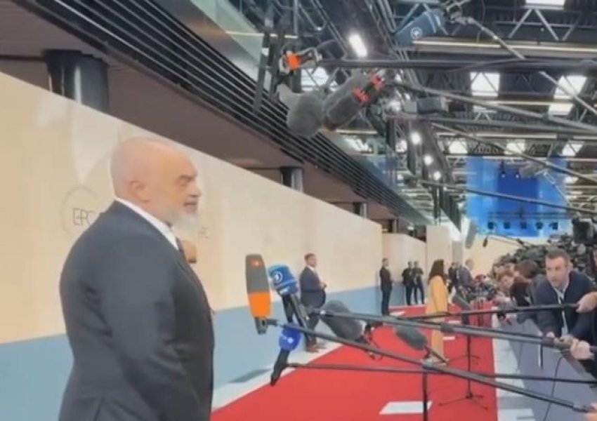 Rama në samitin e Komunitetit Politik, çudit gazetarët: Evropa mund të mësojë shumë nga Shqipëria…nuk harroi Diellën