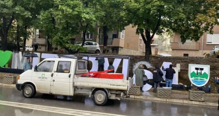 Largimi i mbishkrimit në Mitrovicë, vjen reagimi i Marko Gjuriq