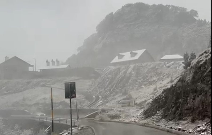 Dëbora ‘zbret’ në Shkodër, ulen ndjeshëm temperaturat