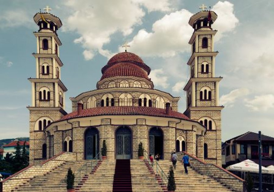 U la letra kërcënuese drejtuesve të Katedrales dhe institucioneve të Korçës, nis procedimi për 27-vjeçarin