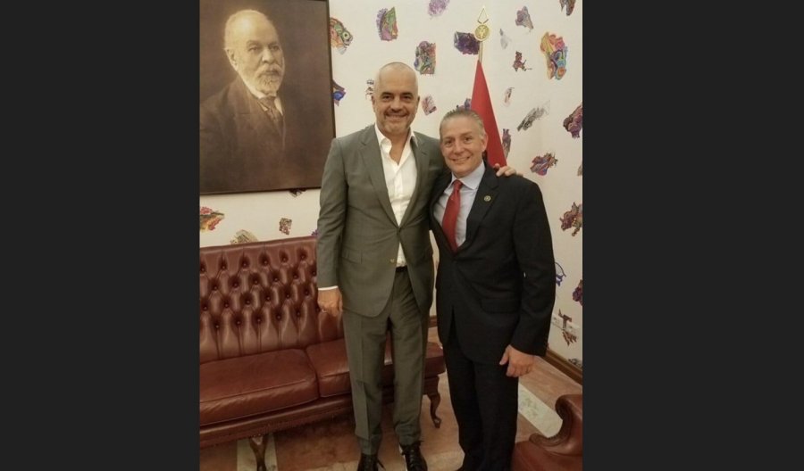 Publikimi i fotos Rama-McGonigal nga ish-ndihmësi i Trump/ Guerriero: E kanë agjentët e FBI-së