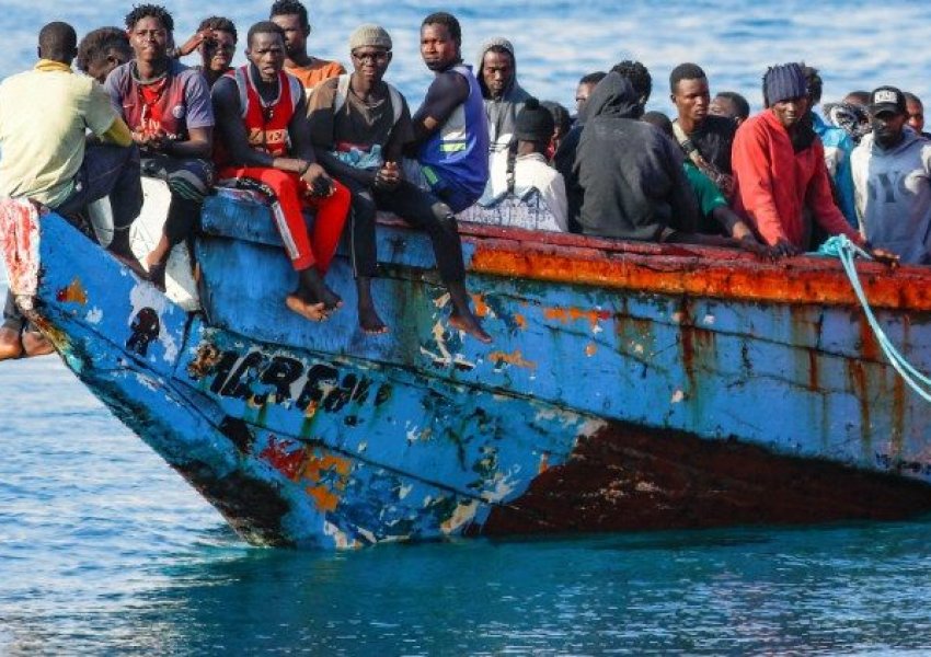 7 emigrantë të vdekur pas mbytjes së anijes, 2 të tjerë ndërruan jetë pas shpëtimit
