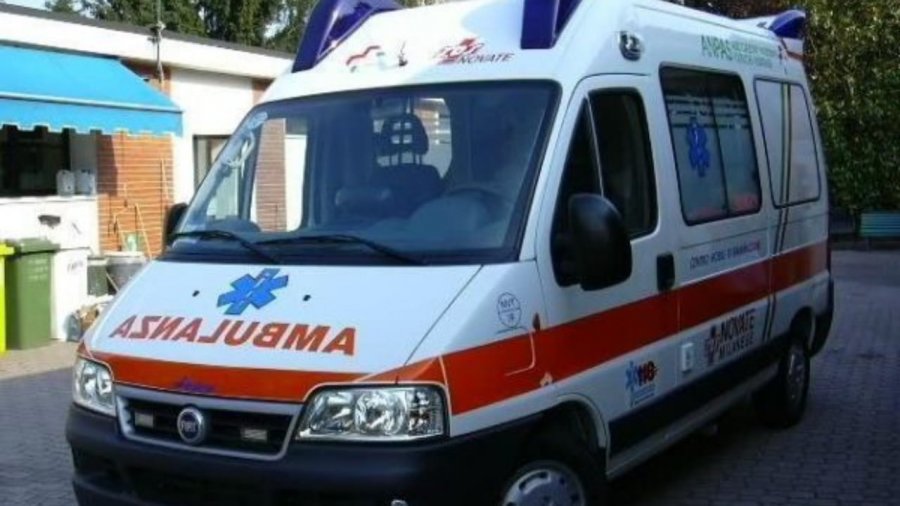 Pas sherrit me bashkëshorten, 51-vjeçari në Tiranë plagos veten me thikë