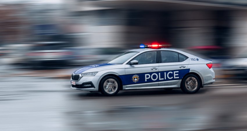 Bastiset banesa e 21-vjeçarit që e plagosi 44-vjeçarin në Suharekë, policia ende në kërkim të tij