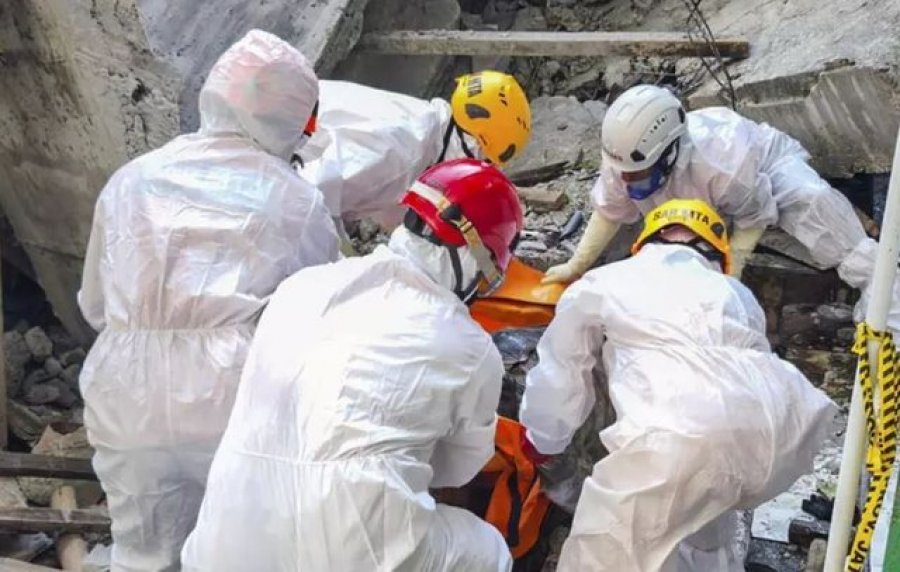 Shembja e një shkolle në Indonezi, 37 persona humbin jetën, 26 ende të ‘zhdukur’ nën rrënoja