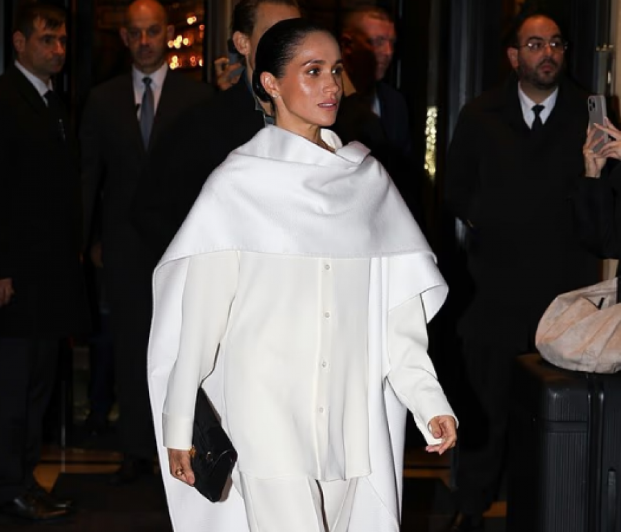 Gjesti i pahijshëm i Meghan Markle/ Poston video me këmbët lart në limuzinë në tunelin ku Princesha Diana humbi jetën