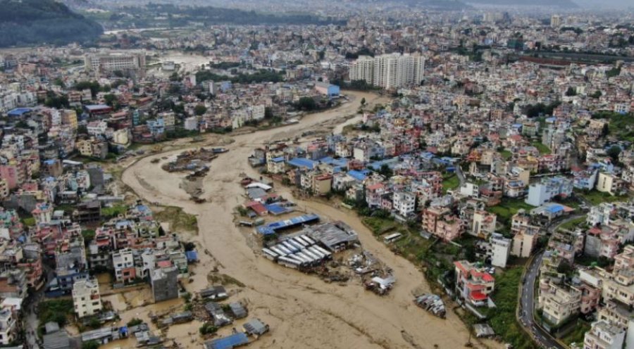 Përmbytje dhe rrëshqitje dheu në Nepal, të paktën 22 të vdekur