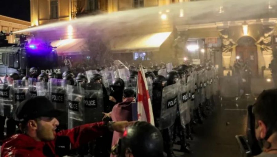 Përleshje mes protestuesve dhe policisë në Gjeorgji, pesë të arrestuar