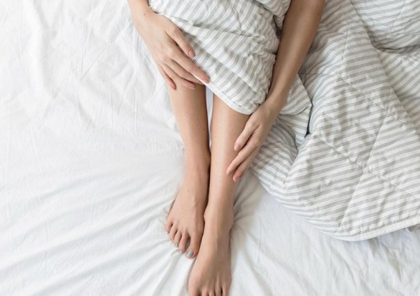Dhimbja e këmbëve, simptomë e moshës apo shenjë e sëmundjeve serioze