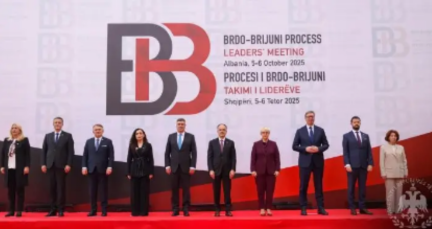 Begaj ndan foton familjare nga Samiti i Brdo-Brijunit