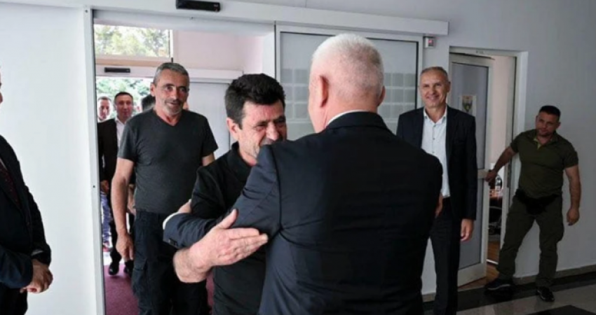 Sveçla: Shemë Mustafa do të mbetet shembull i guximit dhe përkushtimit