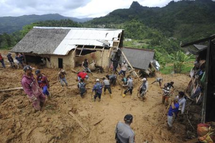 Indonezi: Gjenden disa trupa pas rrëshqitjes së dheut në minierën e arit në Papua