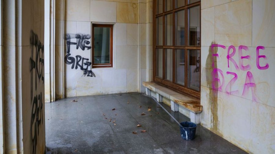 Slogane pro-Gazës shfaqen në parlamentin e shtetit gjerman në përvjetorin e luftës