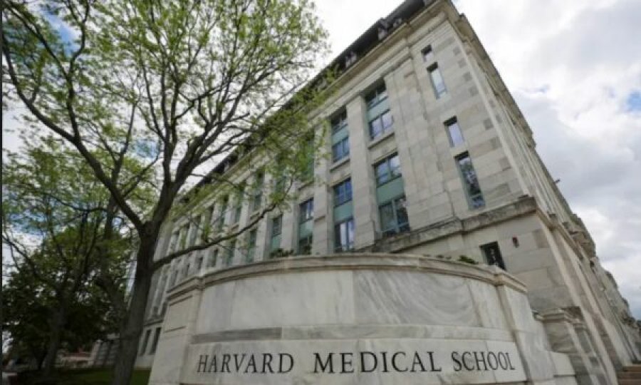 Skandal në Harvard: Universiteti përballet me padi për trafik organesh nga morgu