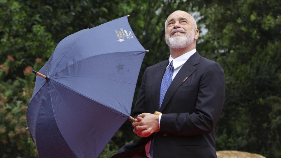 Media publike gjermane: Në Tiranë nuk kanë ujë në rubineta, Rama premton 'Diellën' dhe ngre kulla prej xhami