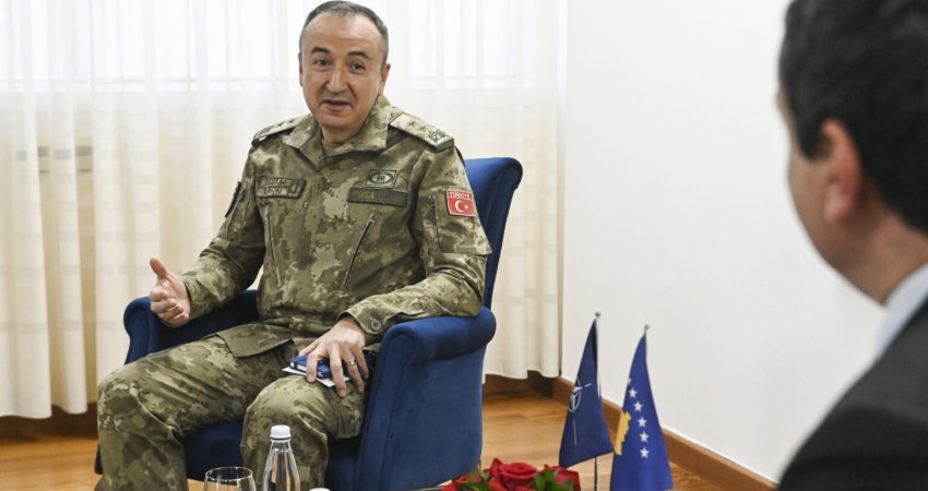 Kurti takohet me Ulutash: Bashkëpunimi me KFOR-in, thelbësor për sigurinë në Kosovë