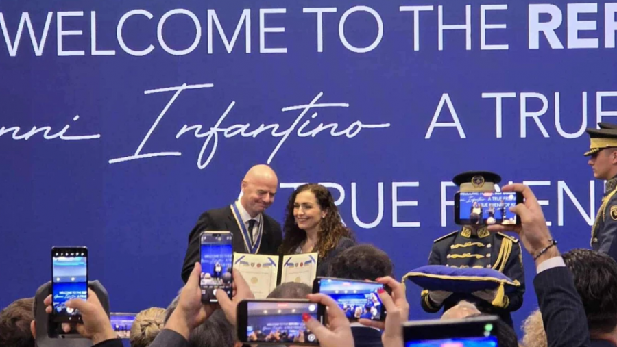 Gianni Infantino nderohet me Medaljen e Nderit nga Vjosa Osmani: Kosova, kryeqyteti i botës së futbollit