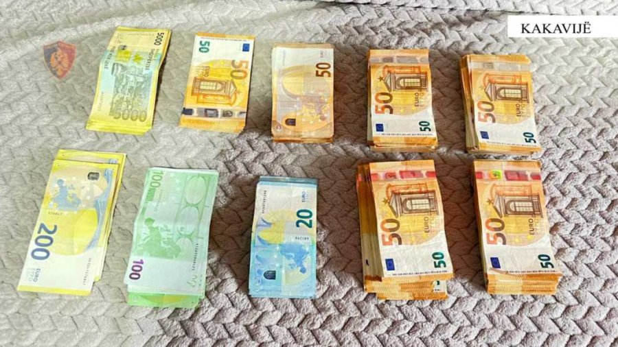 Tentoi të kalonte një shumë parash të padeklaruar në Kakavijë, procedohet 51-vjeçari