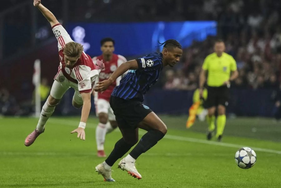 Akanzhi bind drejtuesit, Interi kërkon blerjen përfundimtare nga Manchester City