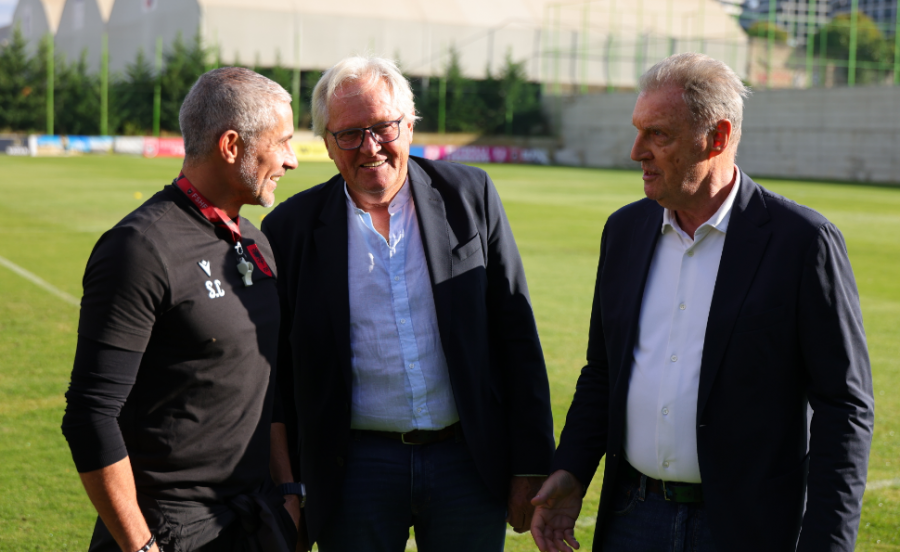 Legjendat holandeze, Ari Han dhe Rud Krol, vizitë speciale në kampin stërvitor të Kombëtares