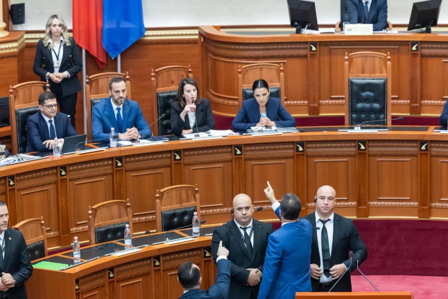 Vrasja e gjyqtarit Kalaja/ Opozita në bllok kërkon dorëheqjen e 2 ministrave, Lamallari e Koçiu: Turp!