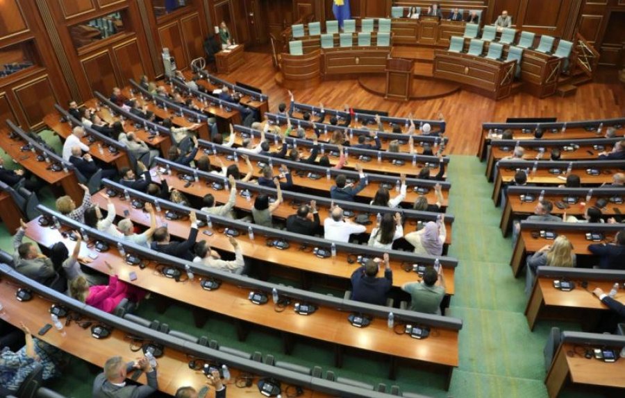 Përfundon 'pauza e fundit', rikthehet Kuvendi për vazhdimin e seancës konstituive për zgjedhjen e nënkryetarit nga radhët e komunitetit serb 