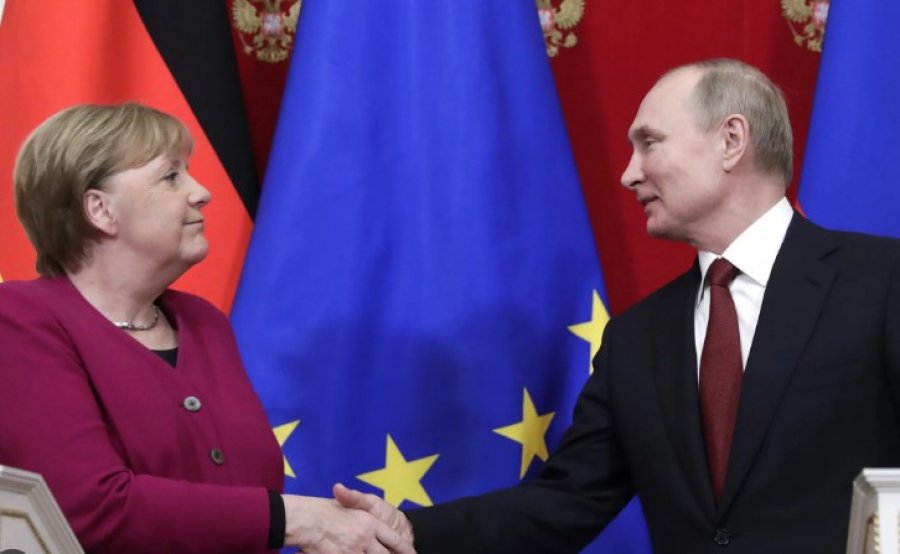 ‘Polonia dhe shtetet baltike bllokuan bisedimet e BE-së me Putinin’/ Ministri i Mbrojtjes i Letonisë: Deklaratat e Merkel, skandaloze