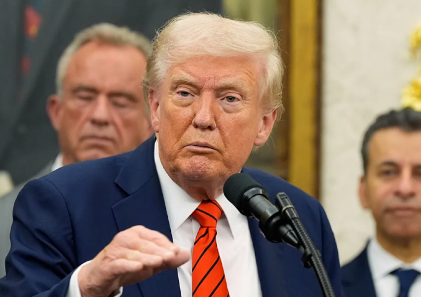 Trump paralajmëron tarifa të reja 100% për importet kineze